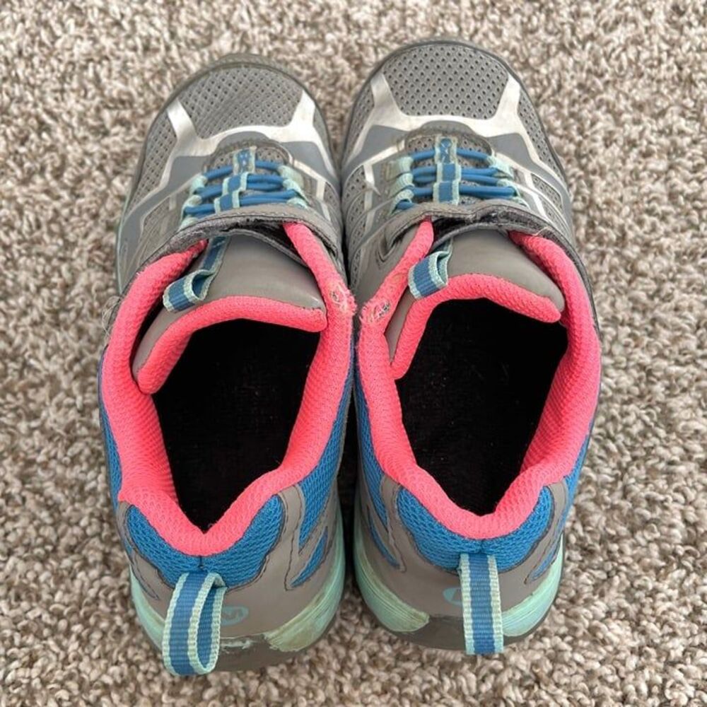 Size 2.5 / Girls Merrell Sneakers - Picture 6 of 9